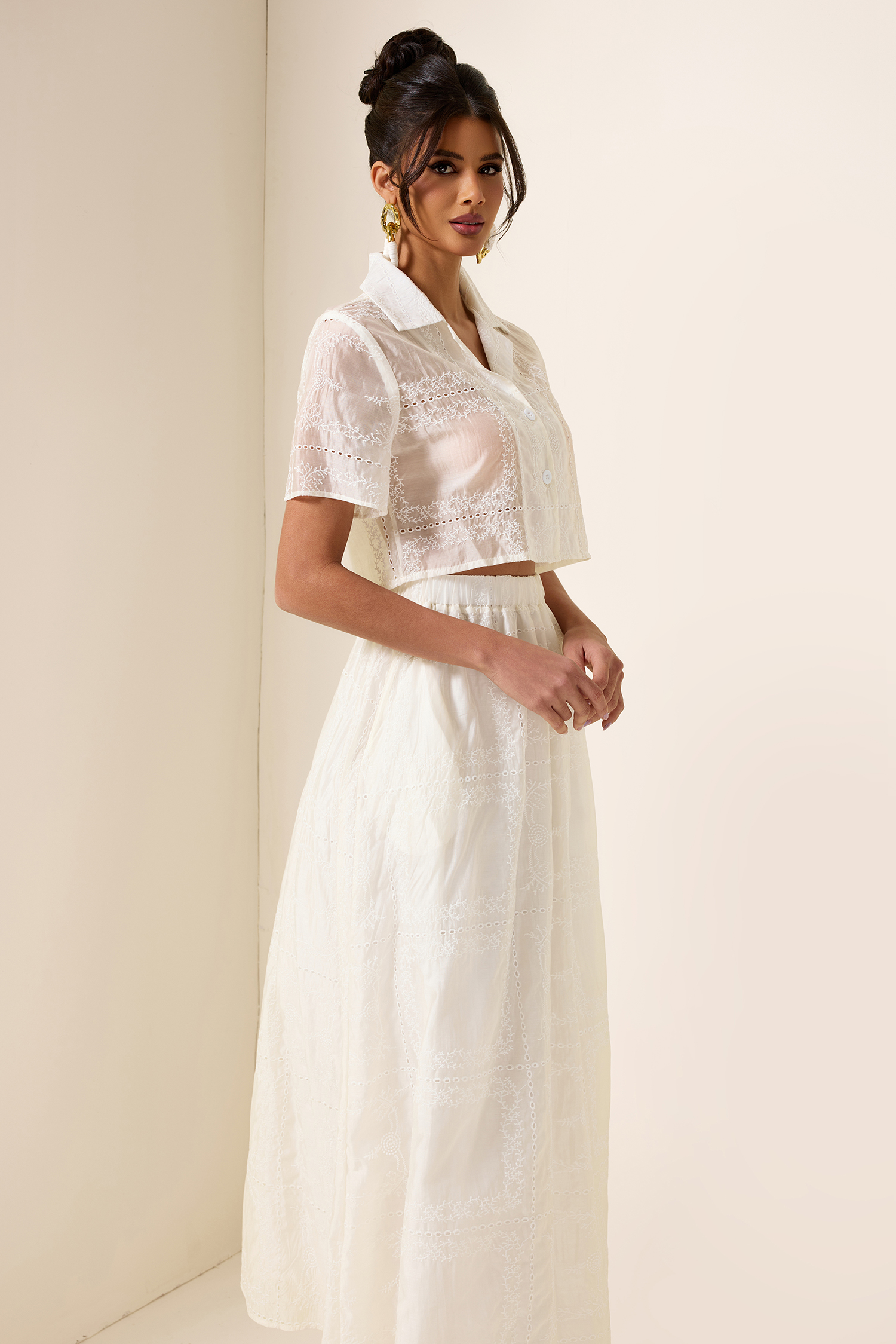 Solid Embroidred Top ＆ Mid Waist Embroidered Skirt Set